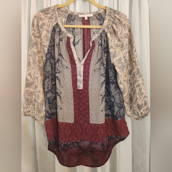 EUC Daniel Rainn Blue and Red Multi Patterned V-neck Blouse. 3/4 Sleeves - Picture 1 of 7